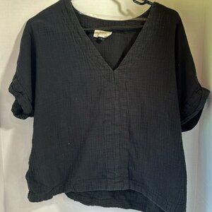 Universal thread black gauzy cropped v neck short sleeve top size extra large
